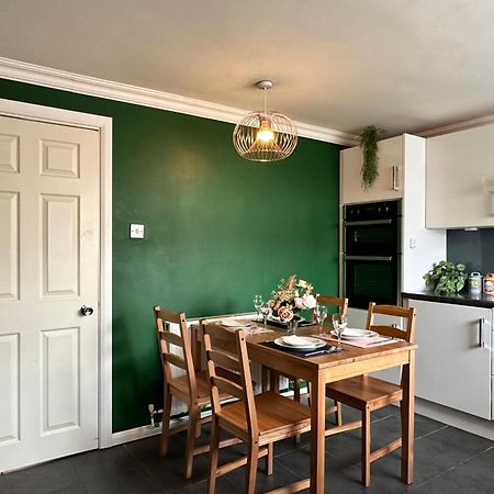 6 Guests House Old Trafford,Media City,City Centre, Free Parking แมนเชสเตอร์ ภายนอก รูปภาพ
