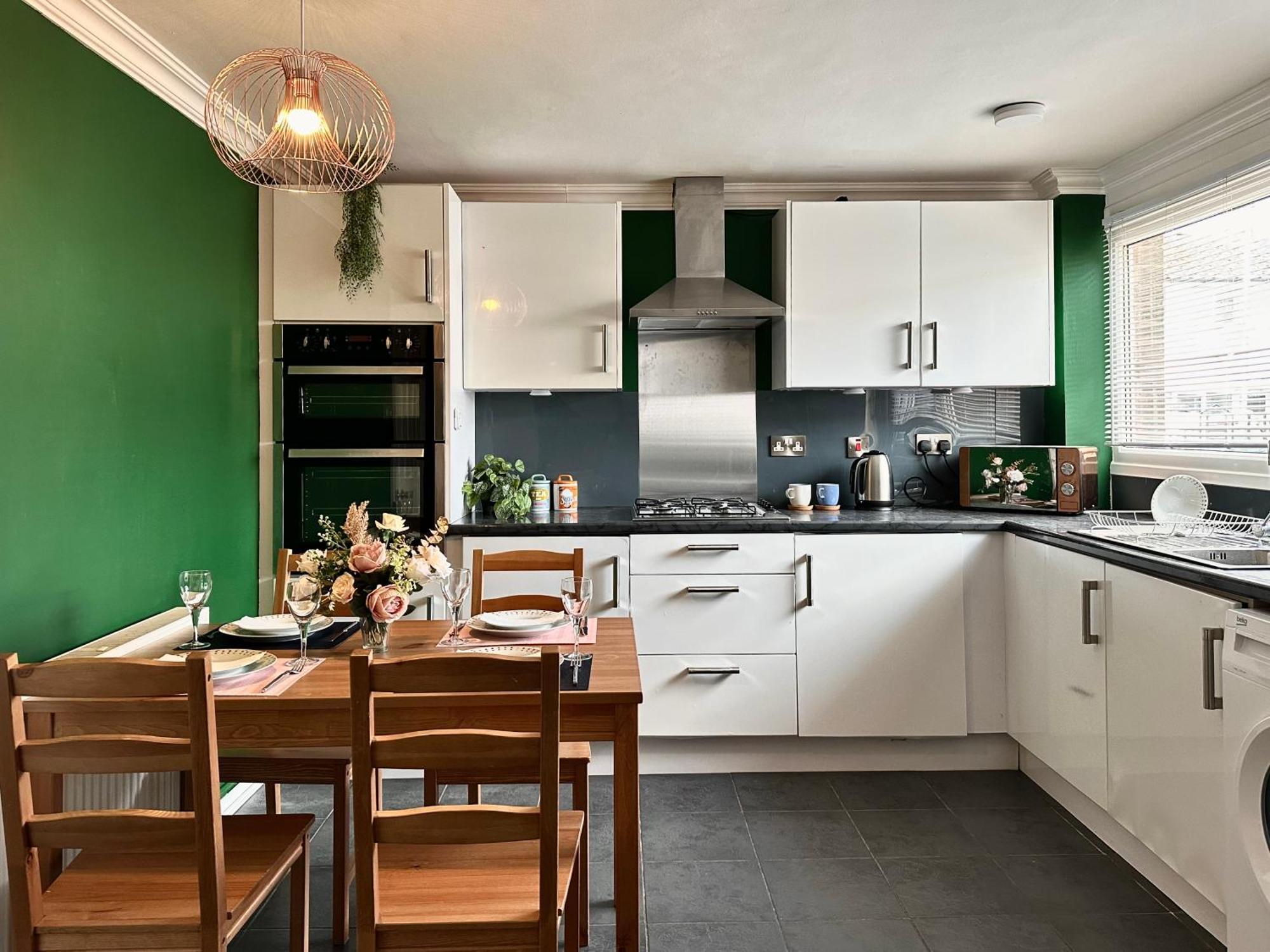 6 Guests House Old Trafford,Media City,City Centre, Free Parking แมนเชสเตอร์ ภายนอก รูปภาพ