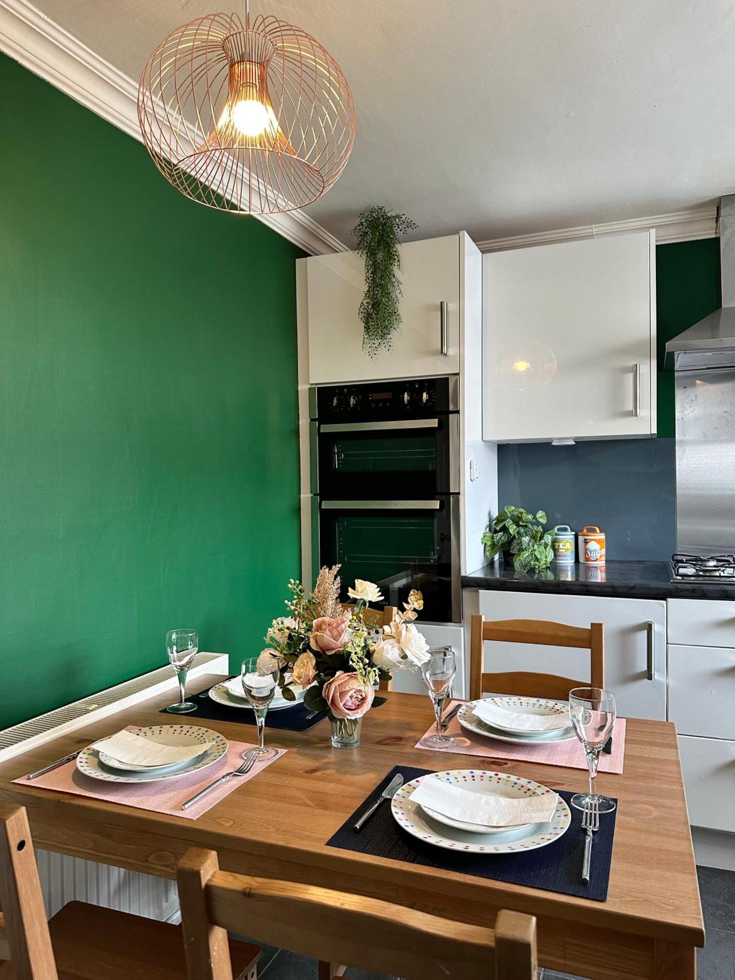 6 Guests House Old Trafford,Media City,City Centre, Free Parking แมนเชสเตอร์ ภายนอก รูปภาพ