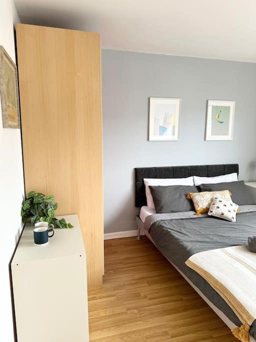 6 Guests House Old Trafford,Media City,City Centre, Free Parking แมนเชสเตอร์ ภายนอก รูปภาพ