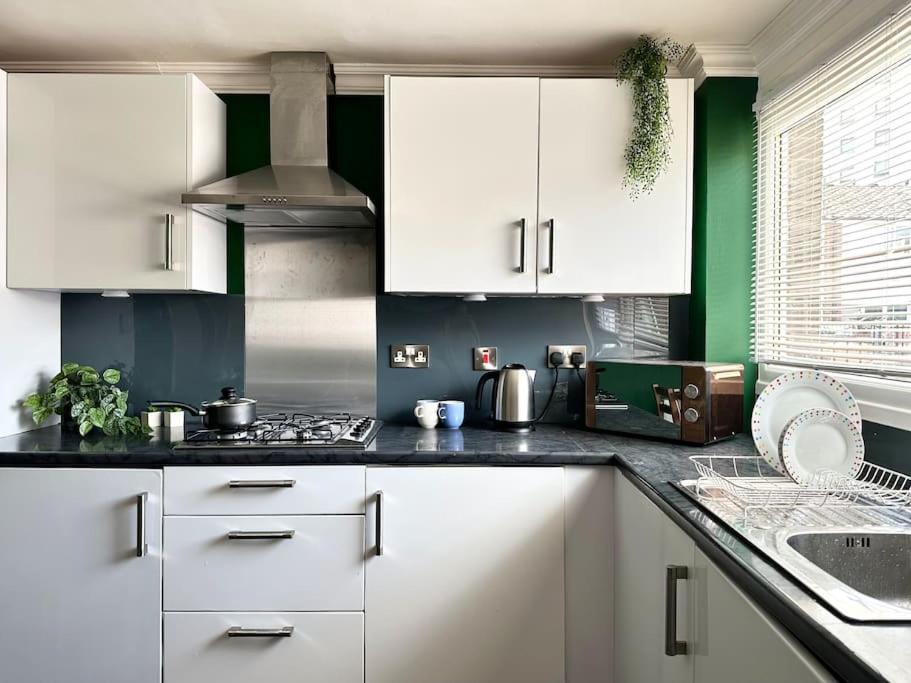 6 Guests House Old Trafford,Media City,City Centre, Free Parking แมนเชสเตอร์ ภายนอก รูปภาพ