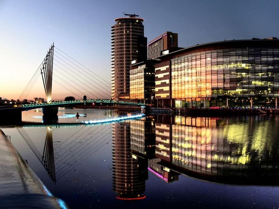 6 Guests House Old Trafford,Media City,City Centre, Free Parking แมนเชสเตอร์ ภายนอก รูปภาพ